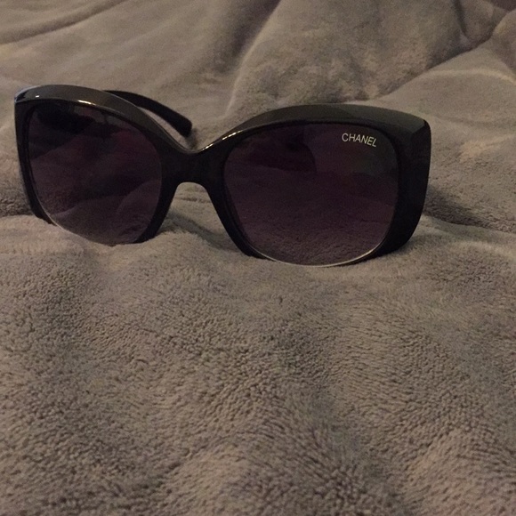 Chanel sunglasses! - Picture 1 of 3